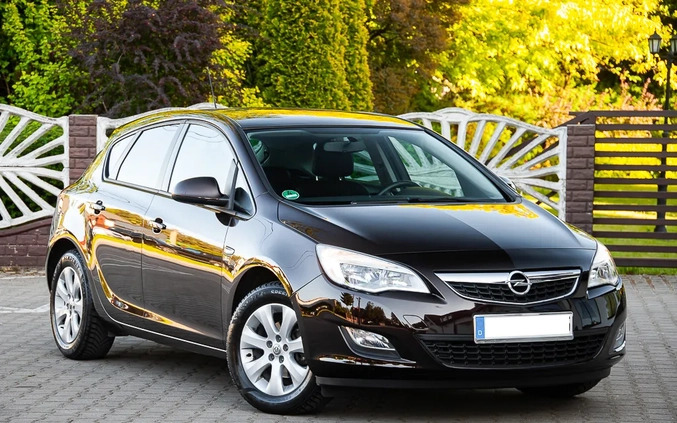 Opel Astra cena 29900 przebieg: 170000, rok produkcji 2012 z Bierutów małe 596